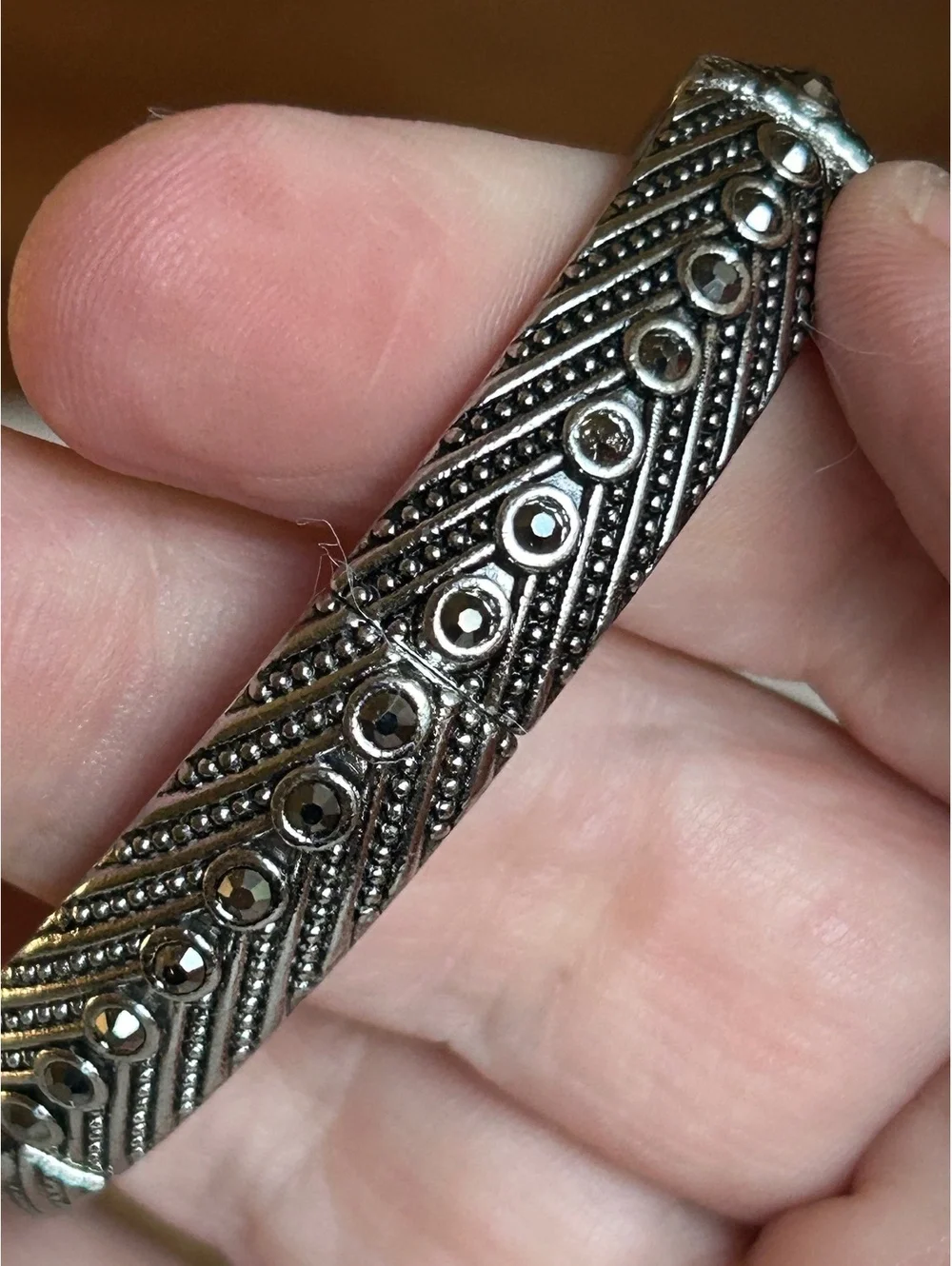 Vintage Style Silver-Tone Bangle Bracelet with Decorative Detailing